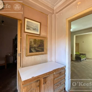 CASA EN VENTA 4 AMBIENTES CON PARQUE Y COCHERA - APTO CREDITO