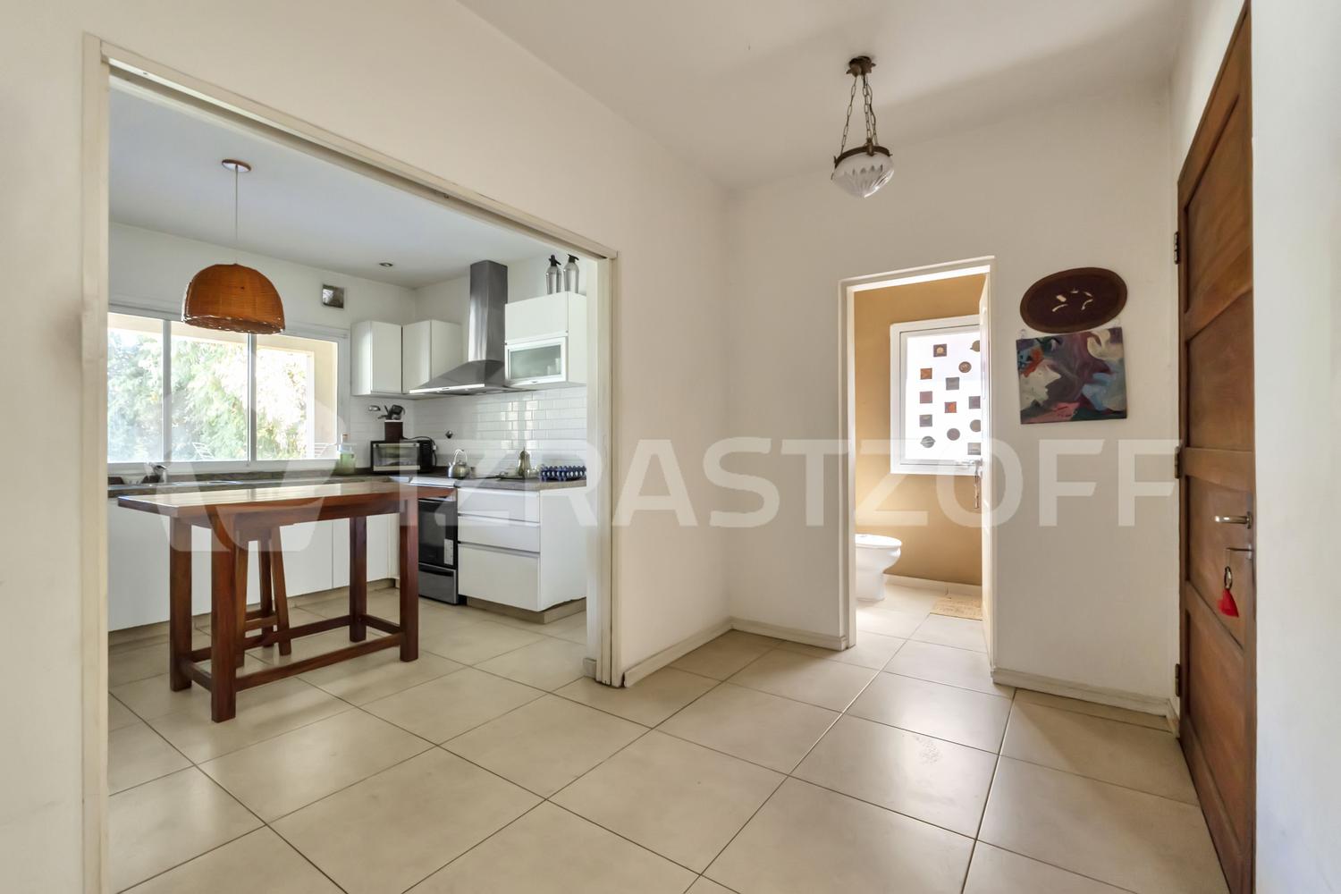 Excelente casa en venta en barrio cerrado Las Orquídeas - se acepta propiedad en pago - 2