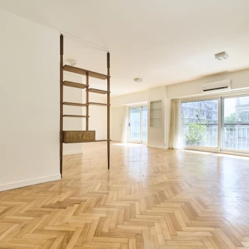 Venta departamento 4 ambientes con dependencia y seguridad en Recoleta Puro silencio y luz