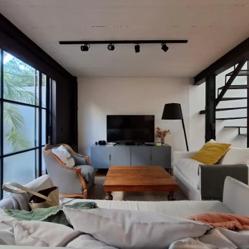 Venta triplex en Martinez-excelente acceso desde Panamericana