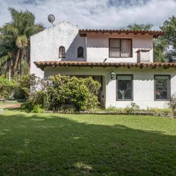 VENTA CASA LARENA CC AL GOLF, 2 LOTES, 5 DORM