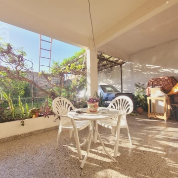 PH Tipo Casa en Venta en José León Suarez-Planta Baja-2 Dormitorios-Entrada para 3 autos-Fondo