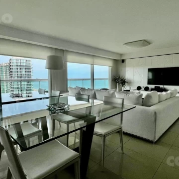Venta apto de 4 dormitorios en suite mas servicio, cocina definida, palier privado y  2 cocheras