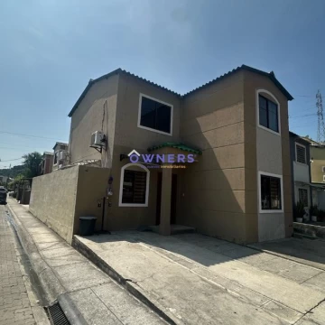 Casa en VENTA 4 DORT ESQUINERA URB LA JOYA (JLR)