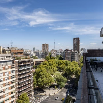 Venta 4 ambientes |  3 dormitorios y escritorio | Balcón aterrazado | Cochera y baulera