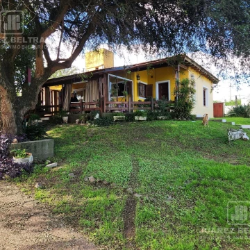 Venta casa 4 dormitorios sobre Av. Tissera - Talar de Mendiolaza