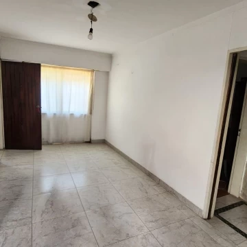 Departamento de 2 dormitorios y patio a metros de Boulevard 