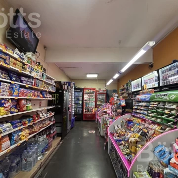 Ubicación estratégica, rentable, alto tránsito de cliente.