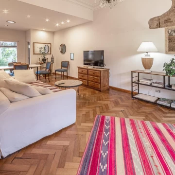 VENTA CASA 4 AMBIENTES OLIVOS CON JARDIN Y TERRAZA