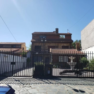 Casa tres dormitorios venta Ituzaingo norte