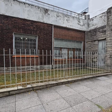 Casa americana 3 ambientes venta  Morón