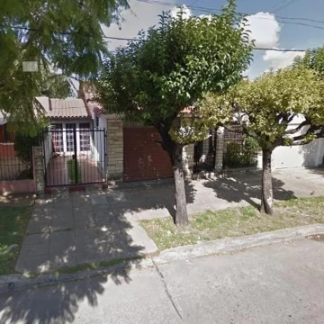 Casa tres dormitorios venta Castelar
