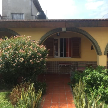 Dos casas sobre mismo terreno Ituzaingo Norte