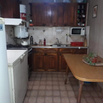 Casa americana con departamento planta alta venta