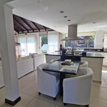 Excelente casa venta Country Banco Provincia