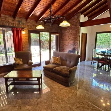 Chalet 5 ambientes piscina Ituzaingo venta dos lotes