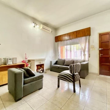 Casa tres dormitorios venta Ituzaingo norte