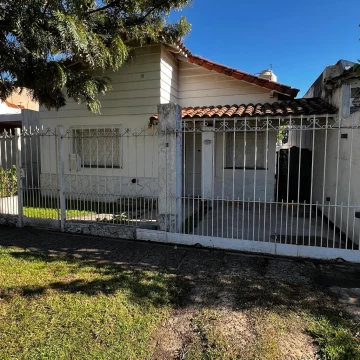 Casa  dos dormitorios parque  venta credito Ituzaingo