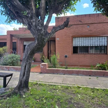 Dos casas venta amplio lote Ituzaingó Villa Ariza Inversor