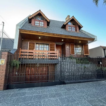 chalet 5 ambientes venta Villa Luzuriaga