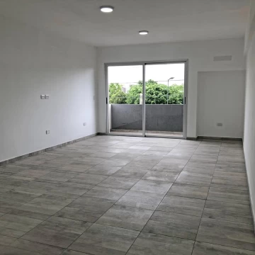 Oficina alquiler  escalera Ituzaingó lado norte