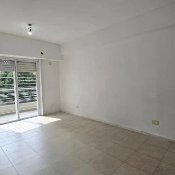 Departamento 2 ambientes venta Castelar Estacion lado norte