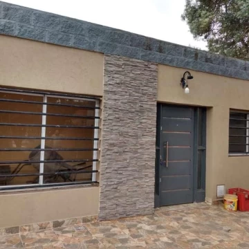 Casa venta amplio terreno Castelar  Sur