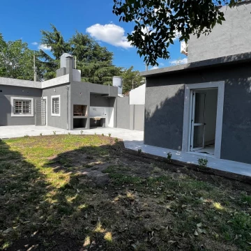 Casa reciclada 2 dormitorios venta Ituzaingo Norte