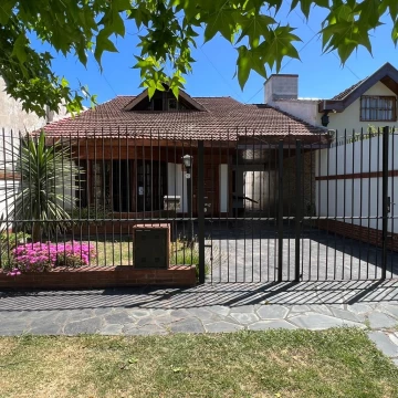 Casa venta Ituzaingo tres dormitorios piscina