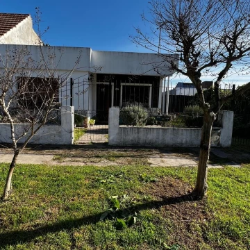 Casa dos dormitorios venta Ituzaingo norte