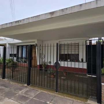 Casa americana 2 habitaciones parque venta Ituzaingo norte