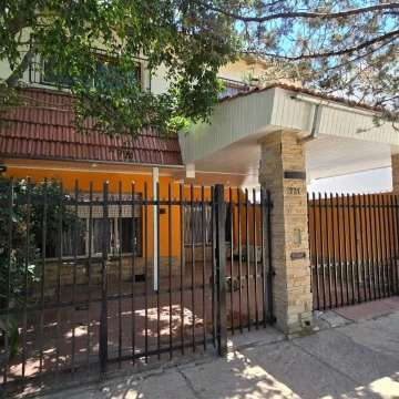 Casa cuatro dormitorios piscina venta Ituzaingo