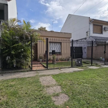 Casa venta Castelar Norte Lote 10x35  Amplio fondo