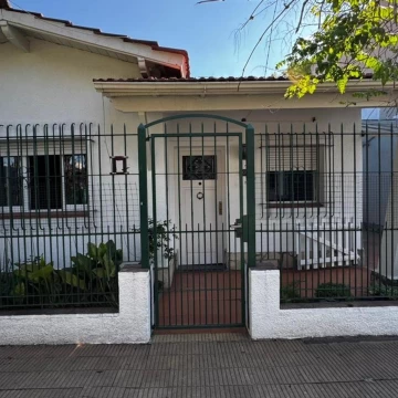 Casa tres ambientes en venta en Ituzaingó Norte