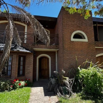 Casa de 3 dormitorios con pileta venta IDEAL EMPRENDIMIENTO