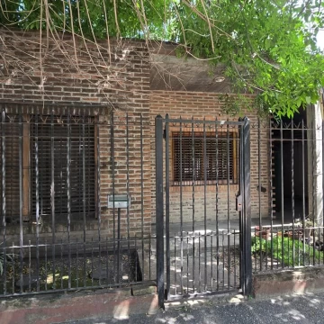 Casa tres ambientes en venta en Ituzaingó Norte