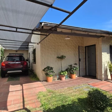 Casa multifamiliar tres dormitorios parque venta  Ituzaingo