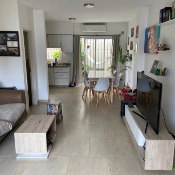 Duplex Barrio Los Portones estrenar venta