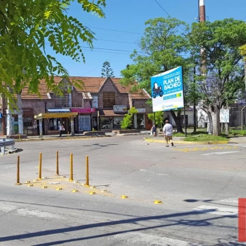 Local venta centro comercial Los Portones Ituzaingo N