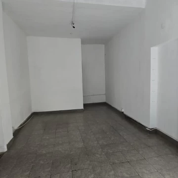 Local avenida Ratti alquiler Ituzaingo