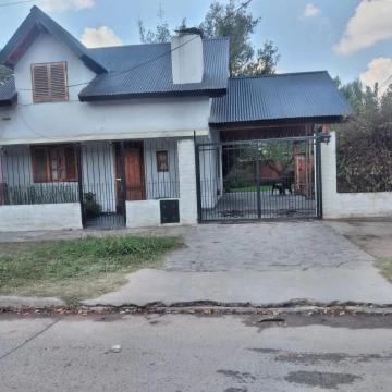 CHALET EN VENTA EN MORENO. Bº PUERTA DE HIERRO