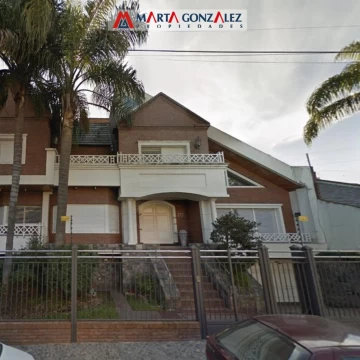 Casa  en Venta en Villa Sarmiento