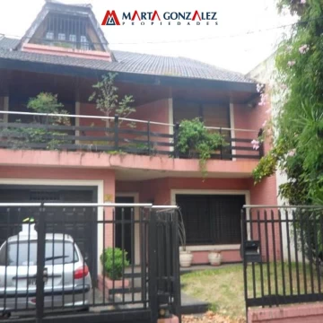 Casa  en Venta en Villa Sarmiento