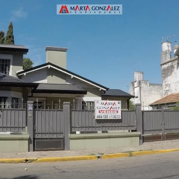 CASA EN VENTA ZONA WARD FRENTE AL COLEGIO