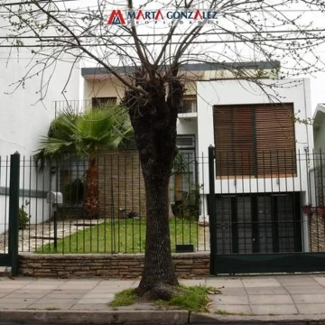 Venta. Casa 5 ambientes. Villa Sarmiento.