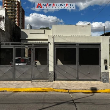 RAMOS MEJIA NORTE CASA EN PLANTA CON GRAN FONDO LIBRE