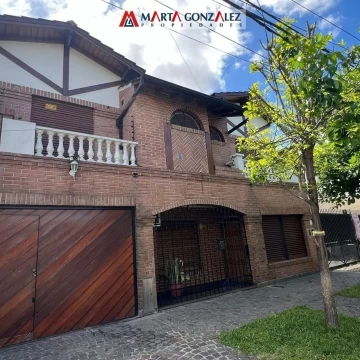 CASA EN VENTA 5 ambientes
