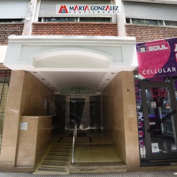 Excelente 4 ambientes céntrico con cochera en venta