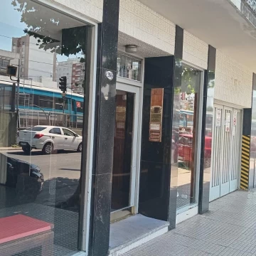 RAMOS MEJIA NORTE TRES AMBIENTES A UNA CUADRA DE LA ESTACION
