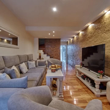 Casa 4 Ambientes|Cochera Doble,Jardín |Venta, Urquiza